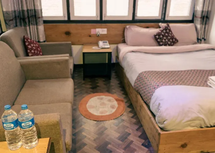 Shree Tara Hotel *
