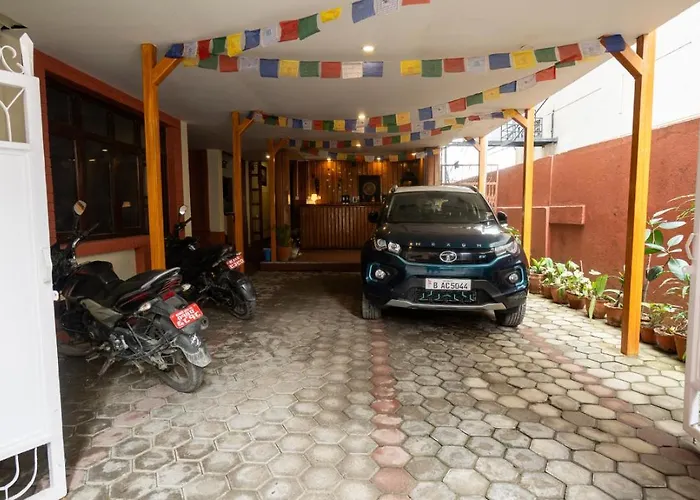 Shree Tara Hotel *