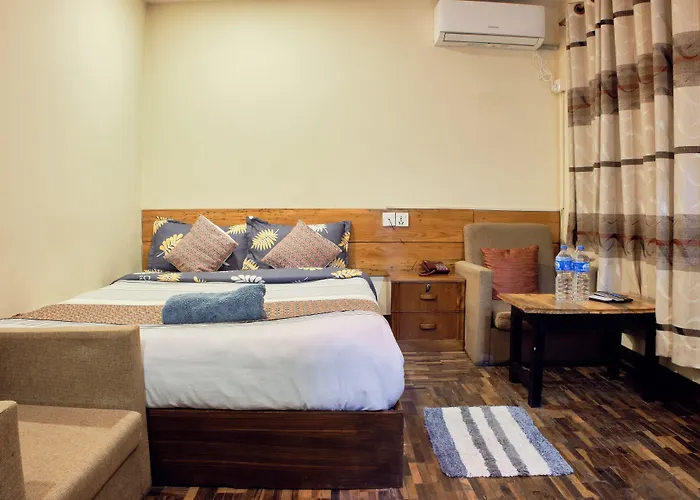 Shree Tara Hotel *